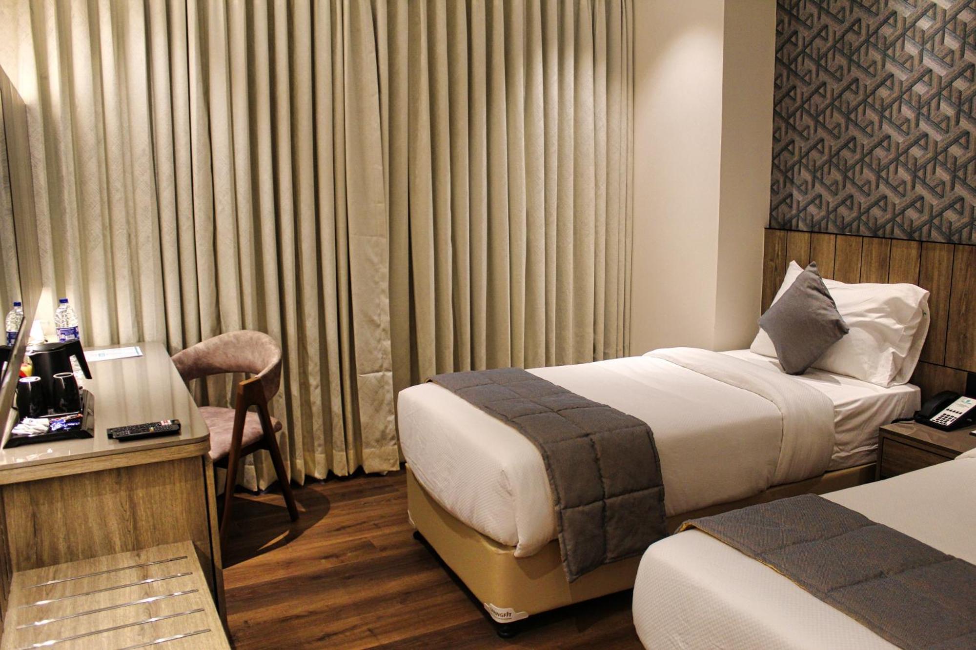 Maxxvalue Hotel Midc - Andheri Bombay Esterno foto