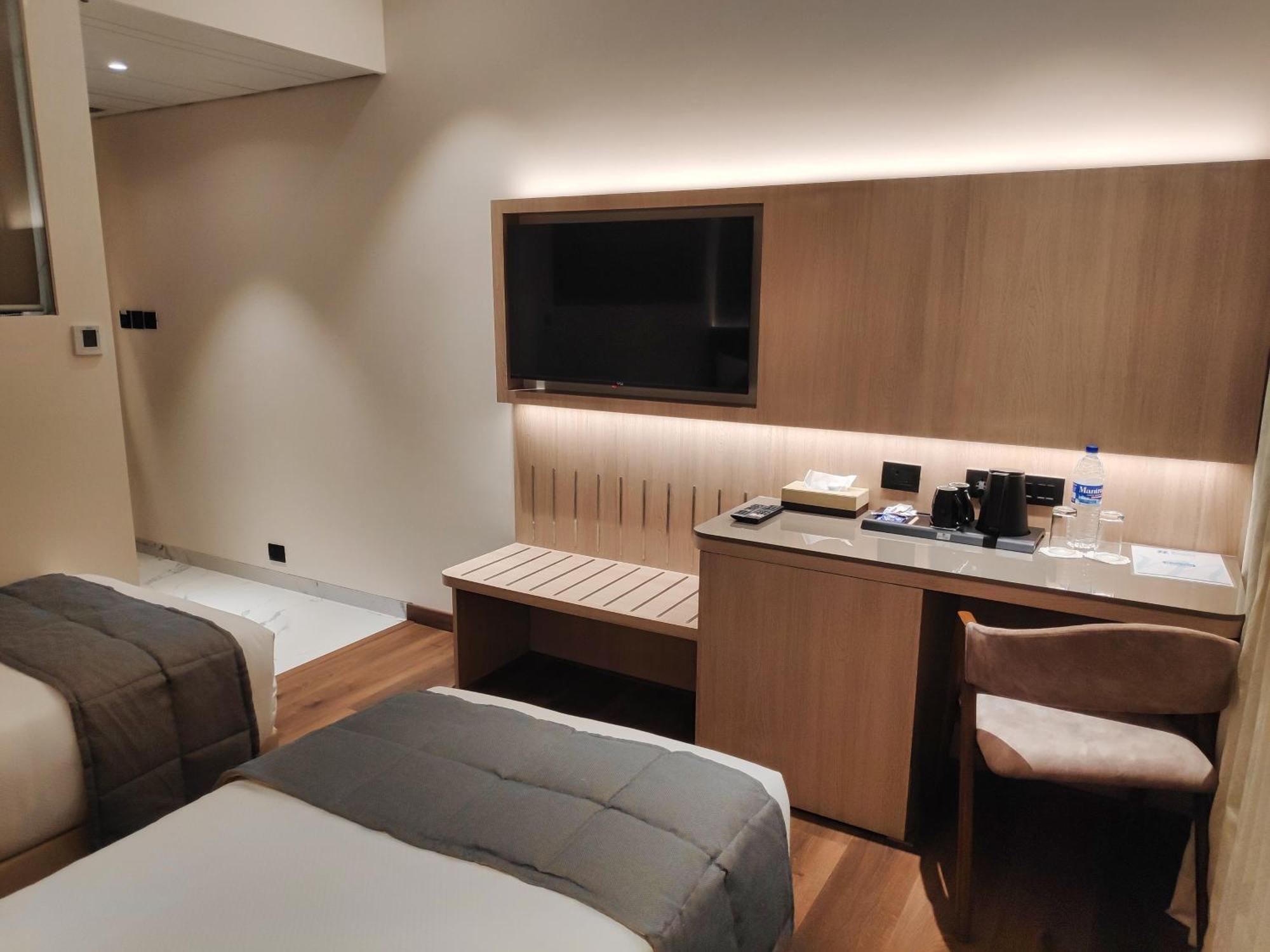 Maxxvalue Hotel Midc - Andheri Bombay Esterno foto