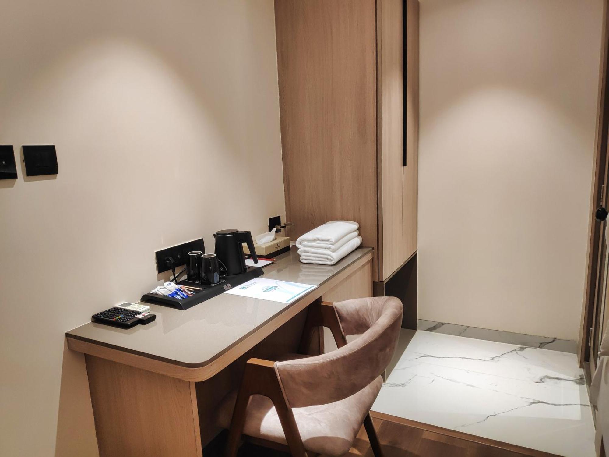 Maxxvalue Hotel Midc - Andheri Bombay Esterno foto