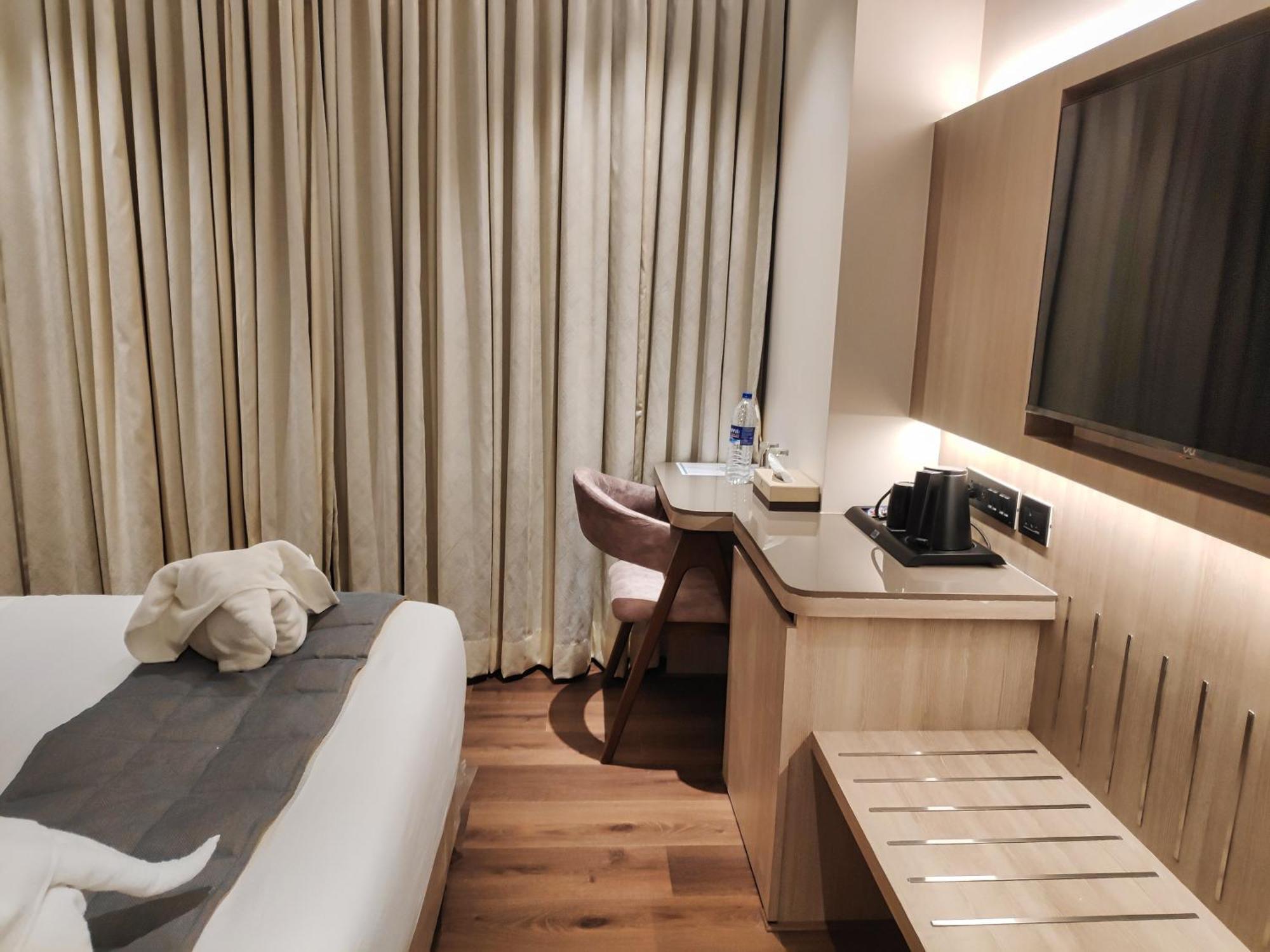 Maxxvalue Hotel Midc - Andheri Bombay Esterno foto